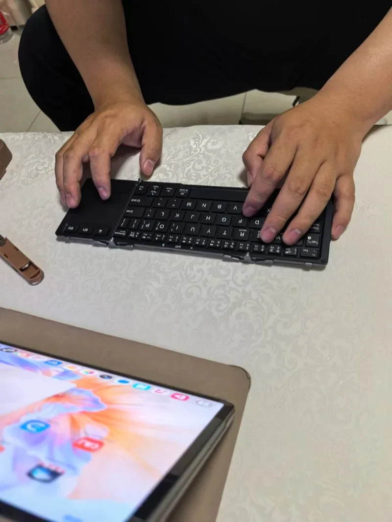 Portable Tri‑Folding Bluetooth Wireless Keyboard With Built‑In Touchpad, Multi‑Device Rechargeable Folding Keypad