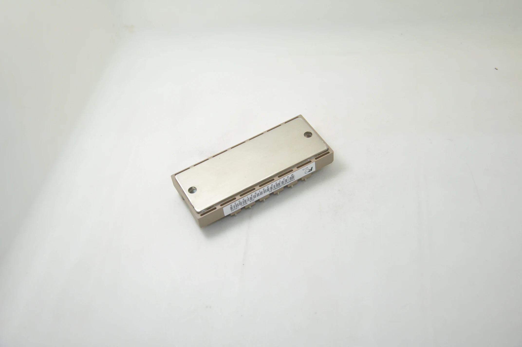 

7MBR30U2A060-50 НОВЫЙ ОРИГИНАЛ 30А-600В НА СКЛАДЕ