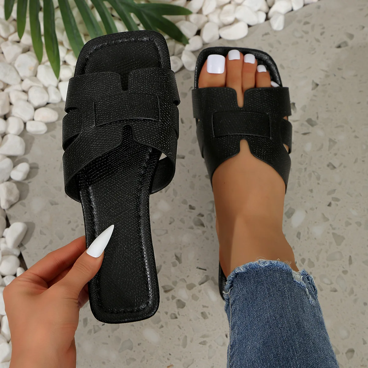 Women's Flat Sandals Summer Fashion Slip-On Slippers Square Toe Open-Toe Design, Suitable for Everyday Women Wear Flat Slippers image 3
