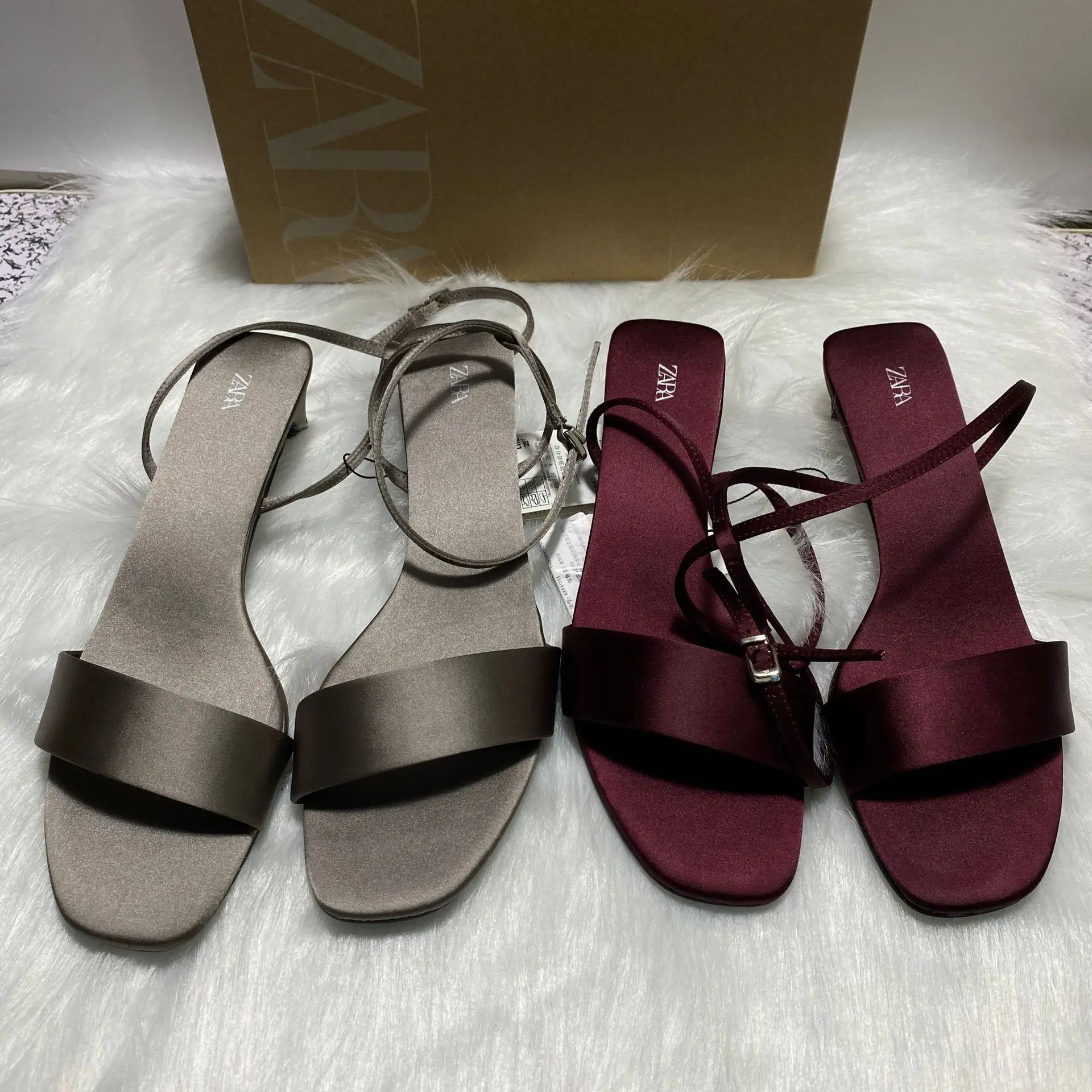 

Bloomsteps Low Heel Elegant Socialite Korean Style Low Heel Sandals Simple One Strap Two-Way Wear Sandals European