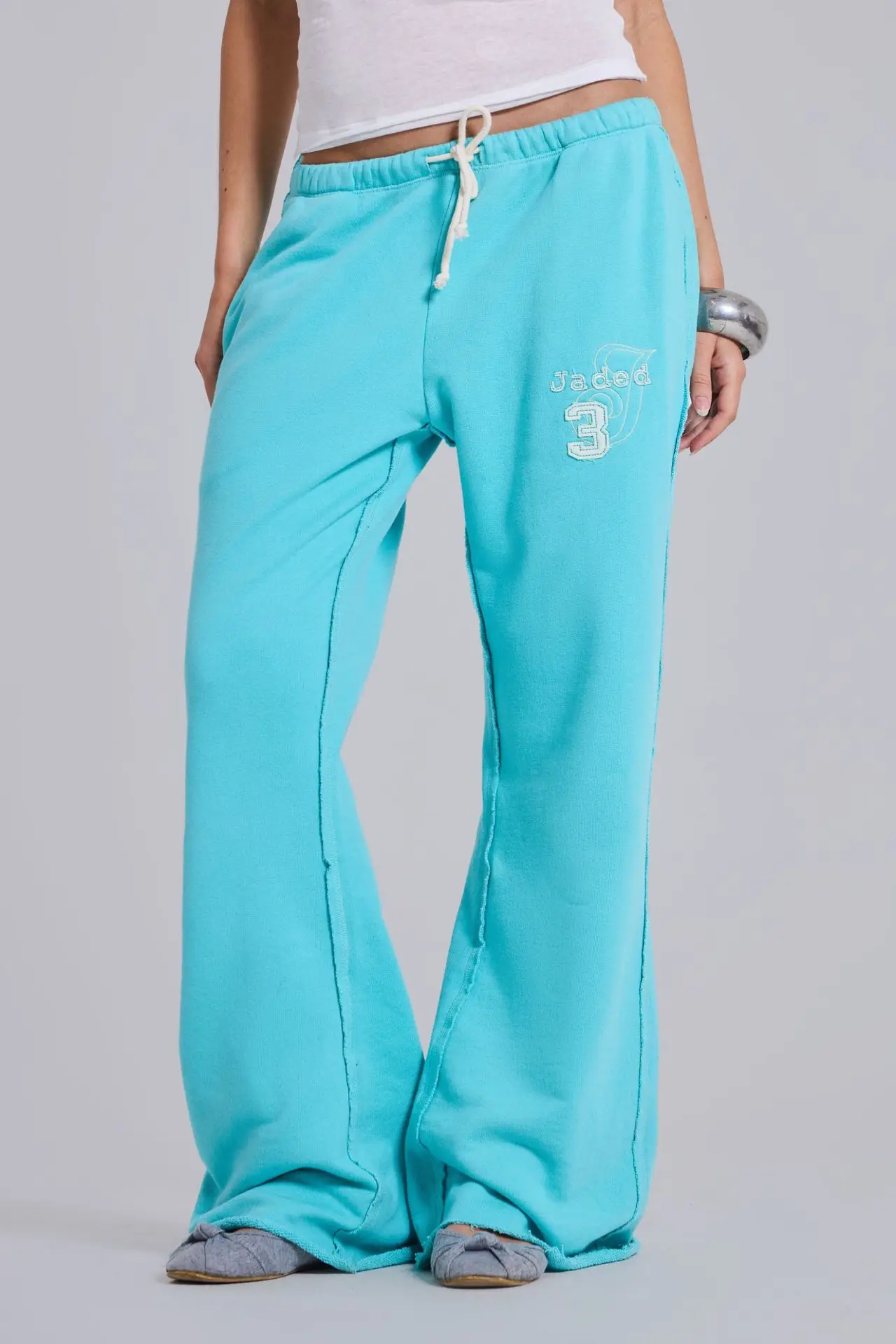 Vintage-Flared-Jogginghose in Seeblau mit Nummer 3-Stickerei für Damen, Y2K, niedrige Taille, Kordelzug, lässige Trainingshose