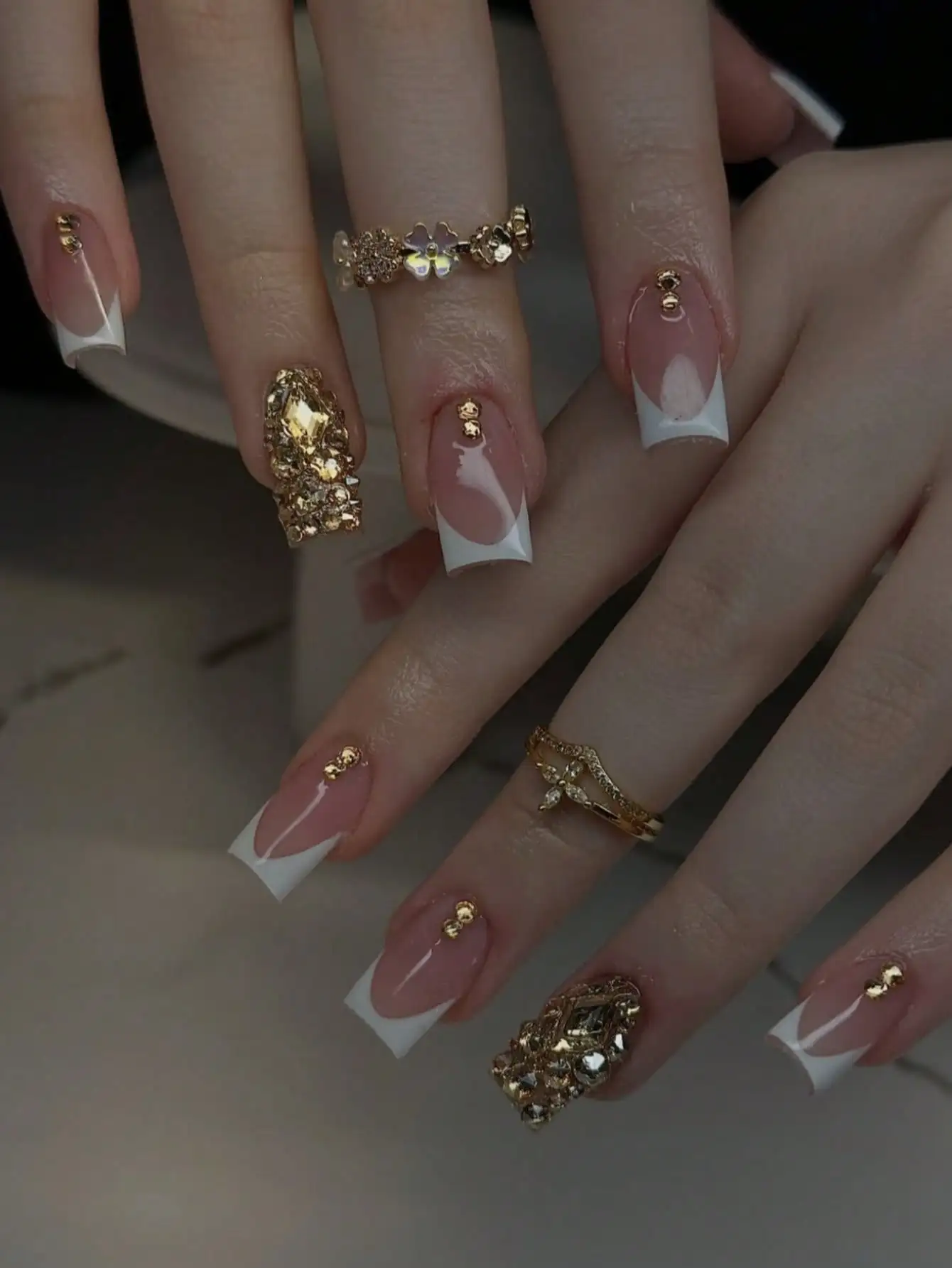 10 Pieces of Short Rectangular Handmade Nails, Light Luxury French Style, Nude Pink Base Color with White French Edges, Fully Decorated with Gold Zircon, Jelly Glue Adhesive, Removable Nail Stickers, Suitable for Girls to Wear in Daily Life, Work, Dates, and Banquets
