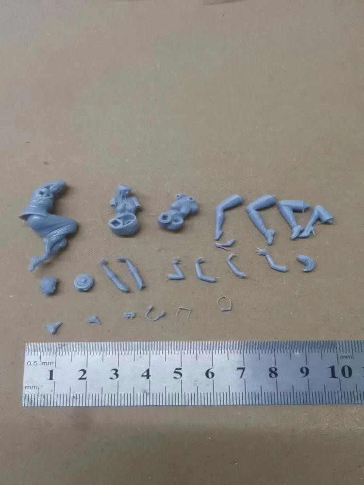 

1/35 Scale Resin Figure Beautiful Soldier 3 People No Car Assembled Model Kit Statue Unassembled and Unpainted 3D printing toy