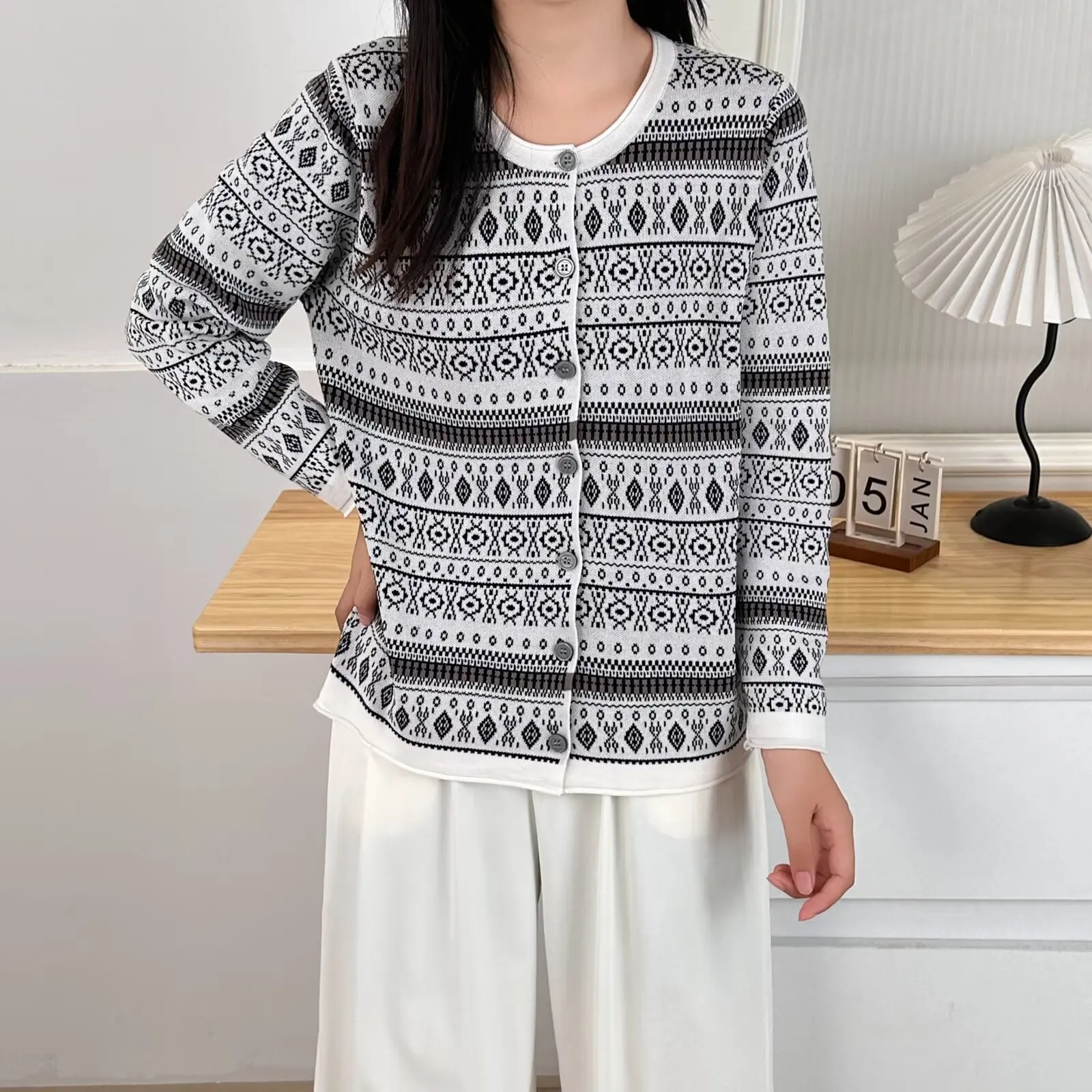 

Fashion Plus Size Women's Sweaters 2025 Autumn New Versatile Chic Style Knitted Cardigan Stylish Round Neck Jacquard Jumpers 382