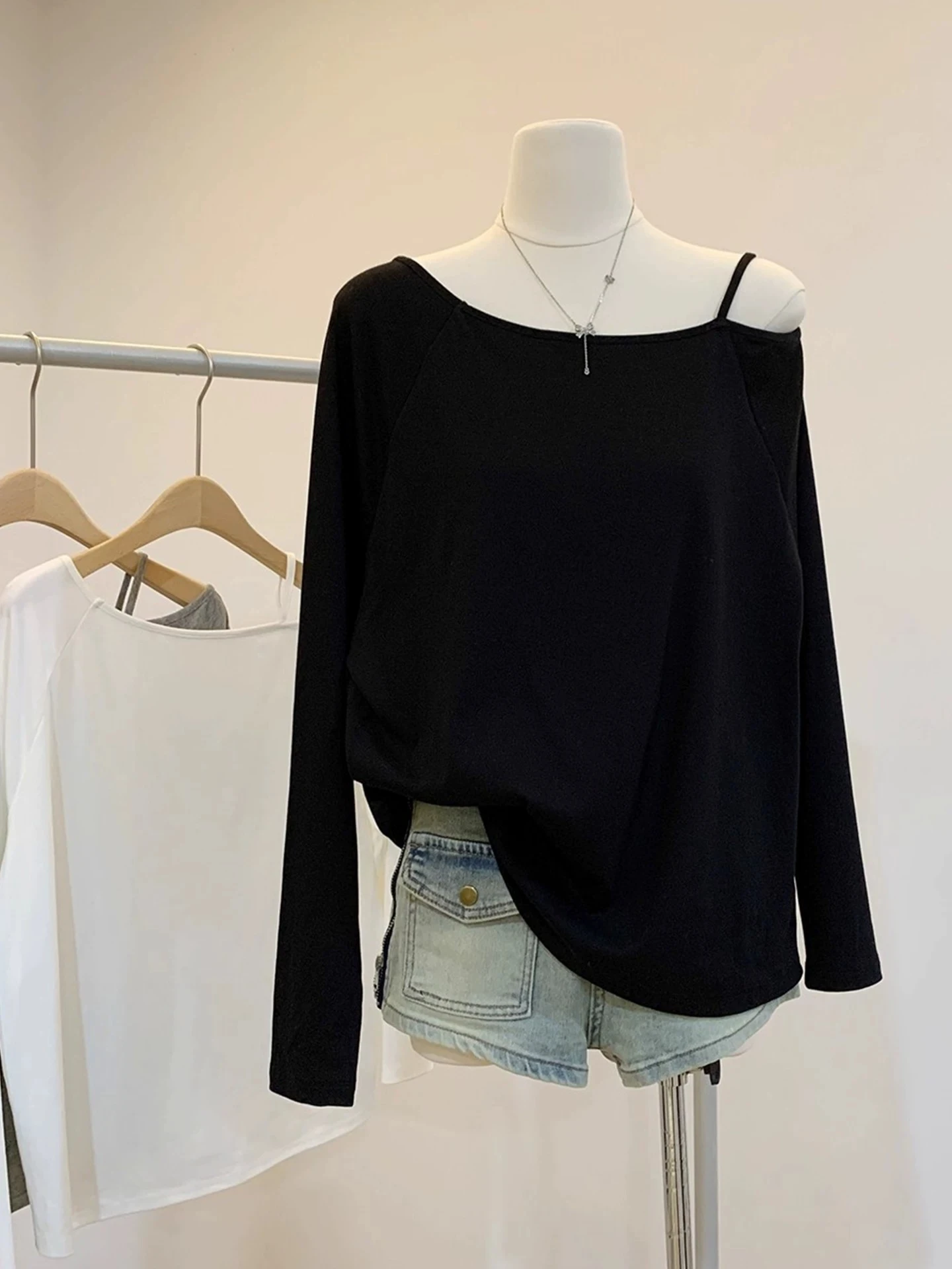 Elegant Black Asymmetrical Shoulder Long Sleeve T-Shirt Women's Early Autumn Design Slimming Top Simple Yet Unique Feeling