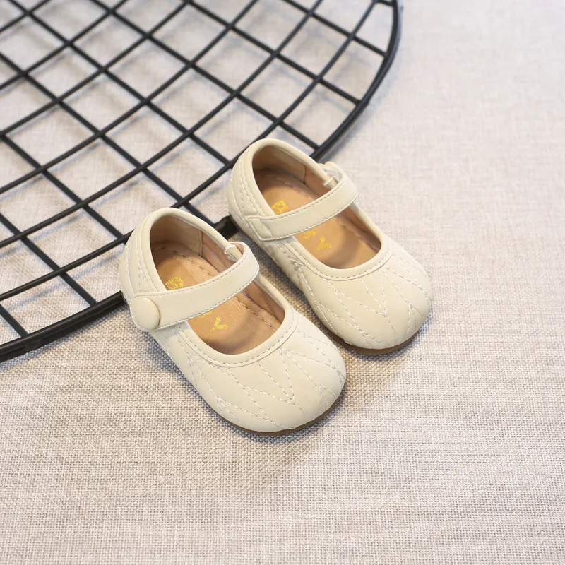 Zapatos de cuero antideslizantes para niñas, zapatillas de soja informales a la moda, con fondo suave, para otoño, 2024