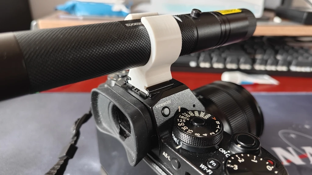 يشير واجهة الحذاء الساخن إلى مشبك قلم النجوم وكاميرا قلم الليزر وإطلاق النار على السماء المرصعة بالنجوم والتركيز #4