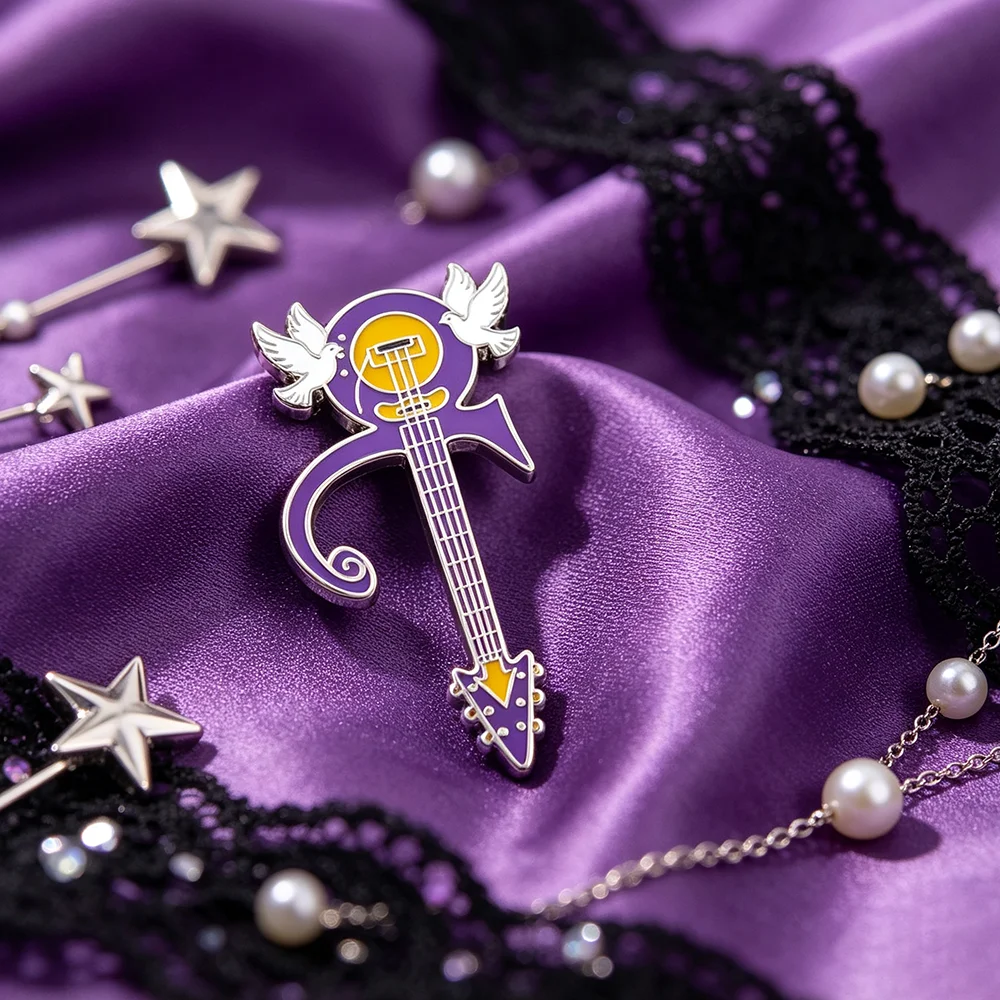 Prince Symbol Gitarren-Emaille-Anstecknadel, Purple Rain, weiße Taube, Ornament, Rockmusik, Metallbrosche, Abzeichen, Reversnadel, Rucksack, Fan, Sammlerstück, Geschenk – Detail 9