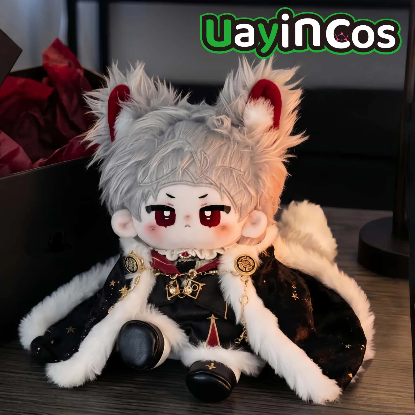 

В наличии: 20-сантиметровая кукла Love and Deepspace, костюм Силуса Стар Краун, серьги, сумка с кошачьими когтями, черные туфли, мягкие игрушки, аниме-игрушка K