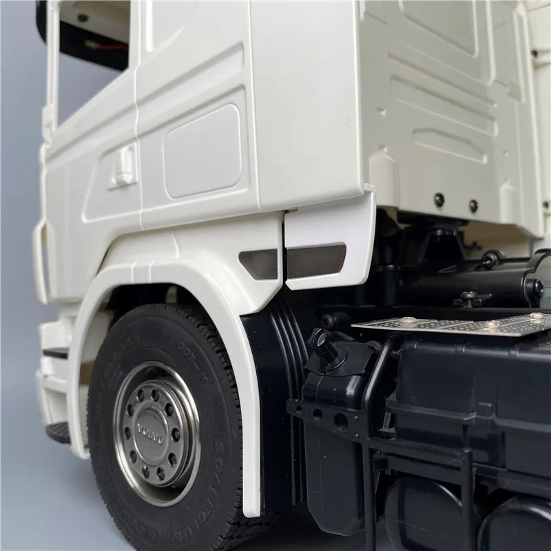 1:14th Scale Simulation Spoiler with Metal Wheel Eyebrow Patch for Tamiya RC Truck SCANIA R730 R620 R470 R560