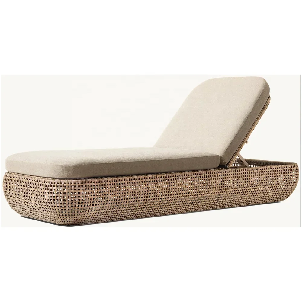 Top Quality Luxury PE Rattan Sun Lounger with Natural Wood Look for Outdoor Relaxation Pation Garden Hotel