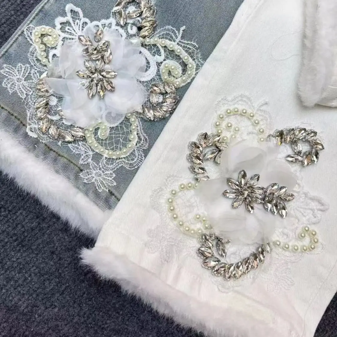 Pantaloni in denim foderati in pile con fiori 3D in rilievo con diamanti in stile cinese Pantaloni da cowboy con jeans soffici in vita elastica allentata