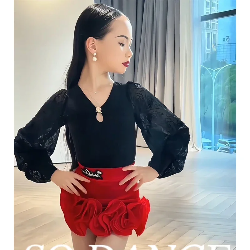Costume da ballo latino per ragazze Top in pizzo nero Gonna soffice rossa Cha Cha Rumba Abiti per spettacoli di danza Abito da pratica latina DNV24715