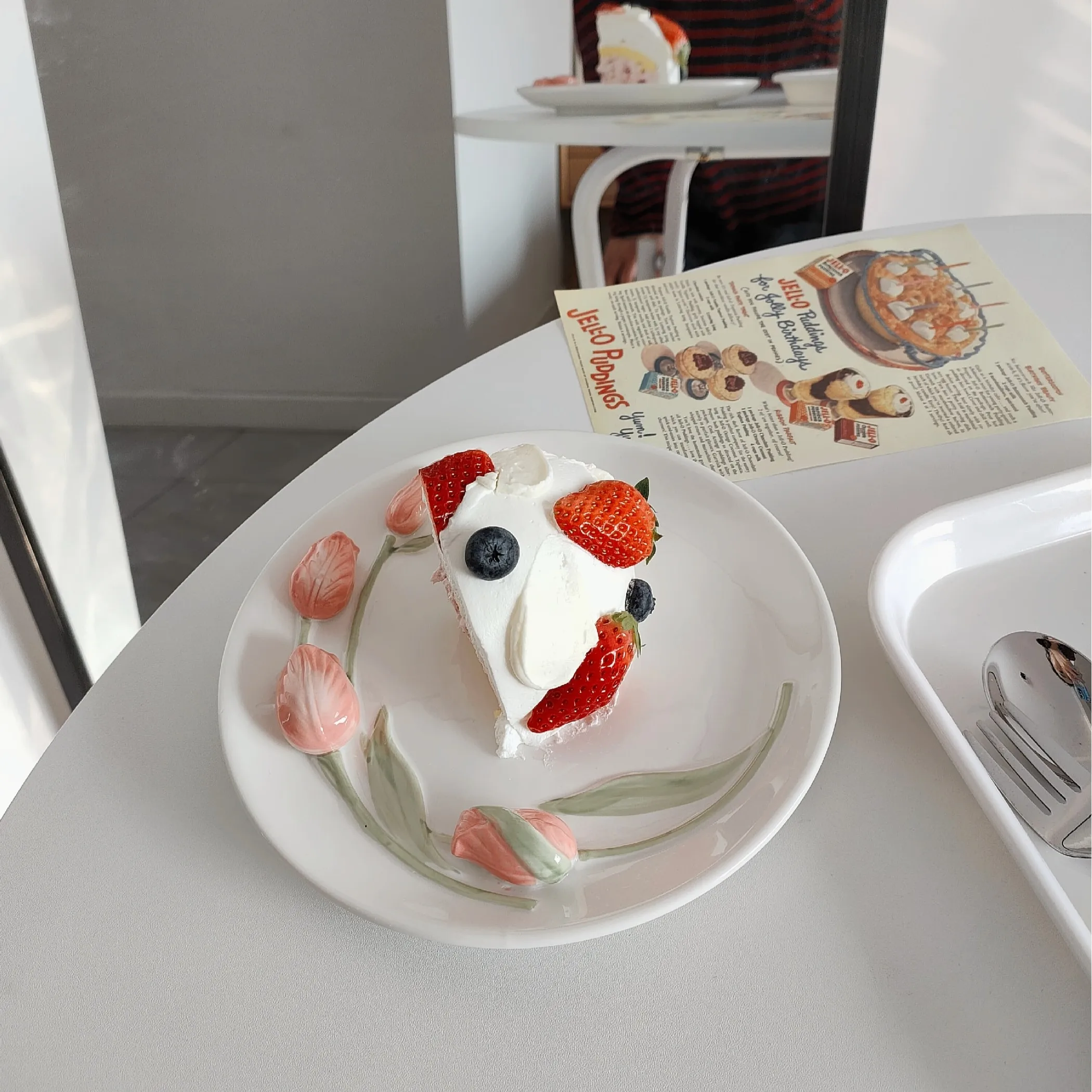 3-D Tulip Design Porcelain Plate Dessert Plate Dinnerware