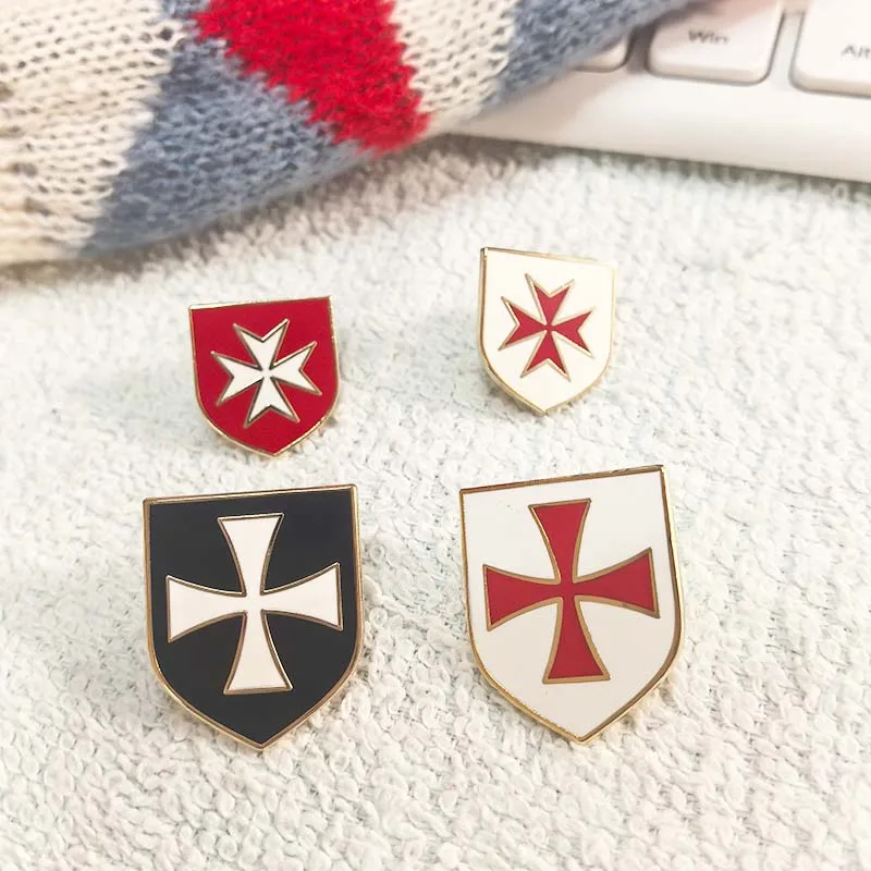 50pcs Masonic Lapel Pins and Brooches Masons Red Shield with White Maltese Cross Crusader Order Knight Freemasonry Badge