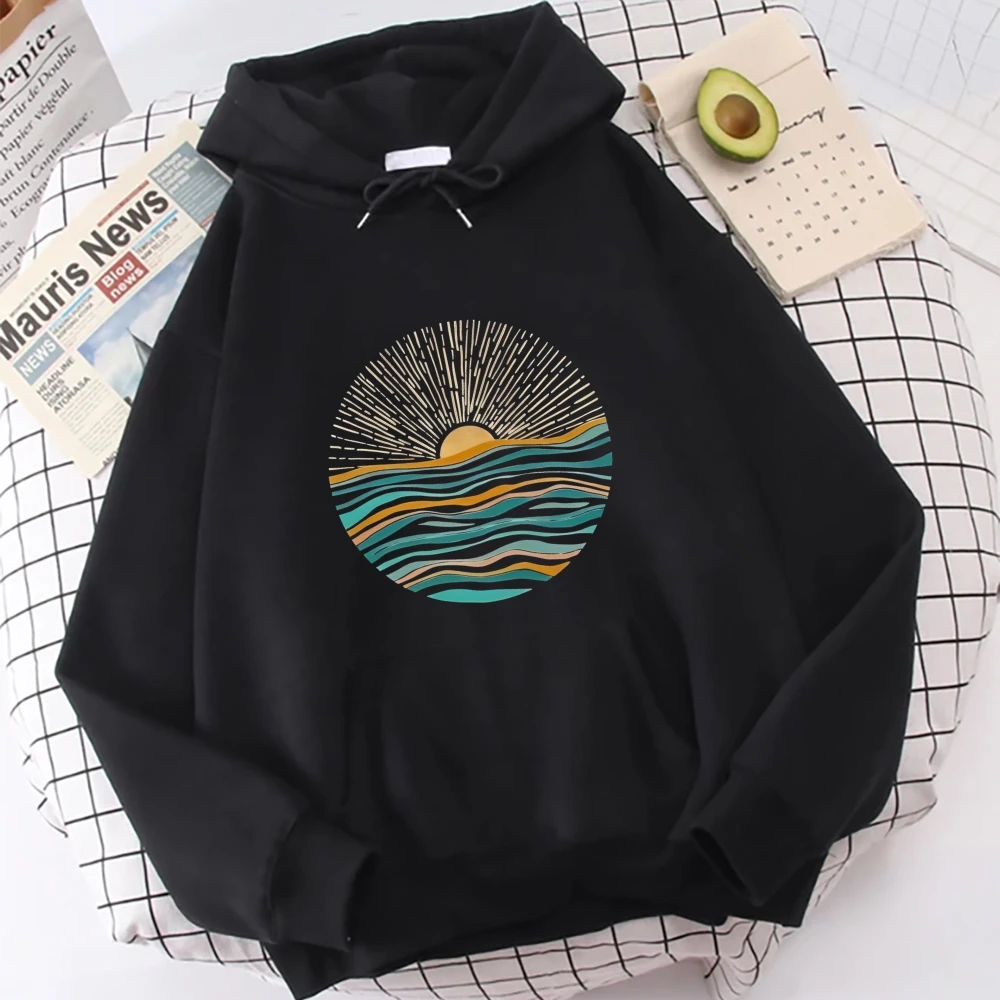 Hoodie Grafis Gelombang Sunburst Desain Pesisir Retro Pakaian Atasan Trendi Seni Unik Nyaman Lengan Panjang Longgar Kasual Bergaya