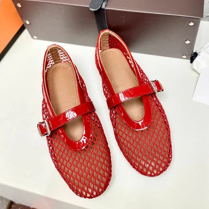 2024 new fishing net shoes hollowed out female one-line buckle retro outside to wear fashion flats