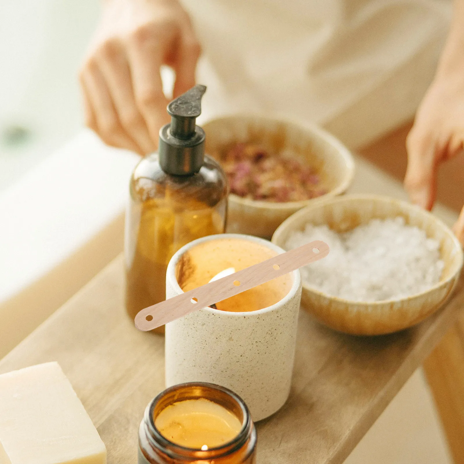 

50Pcs Wooden Wick Holders Adjustable 5-Holes Centering Device for DIY Scented Making Supplies Essential Tool