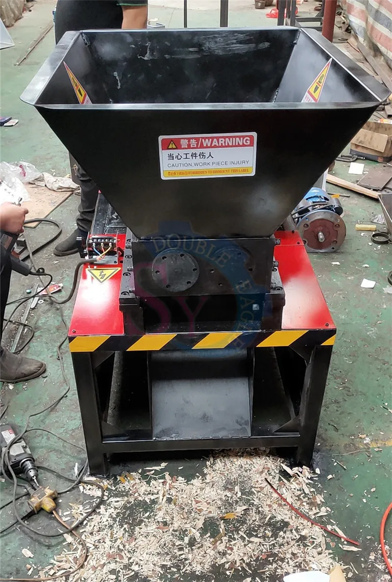 Industrial small multifunction waste wood old paint bucket scrap metal pulverizer/double shaft paper shredder recycling machine