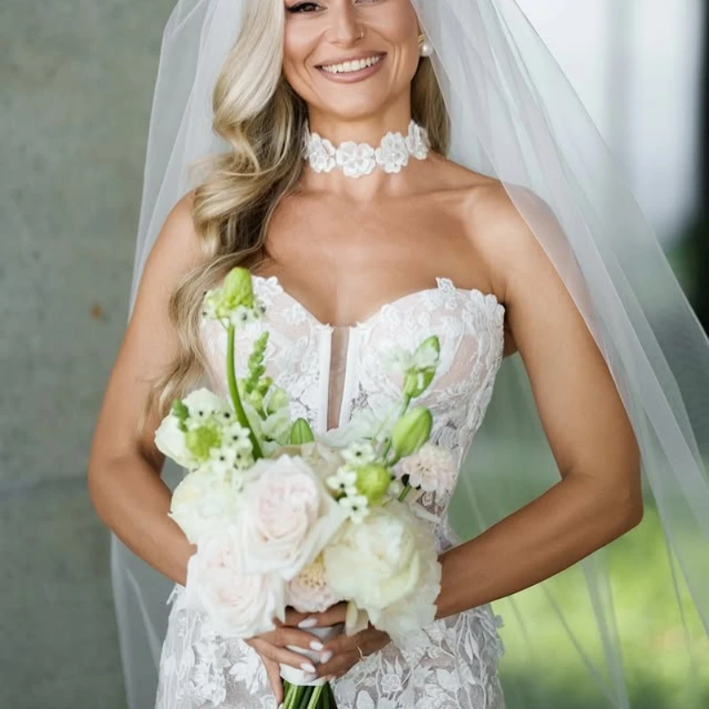 

Customized vent white Ball Gown Royal Wedding Dresses Lace flower applique Tull Long tail Made Robe De