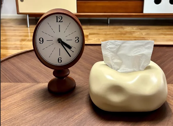 

Creative Retro Table Clock Mid-Century Wood Grain Desk Timepiece High-End Display Clock for Study or Living Room