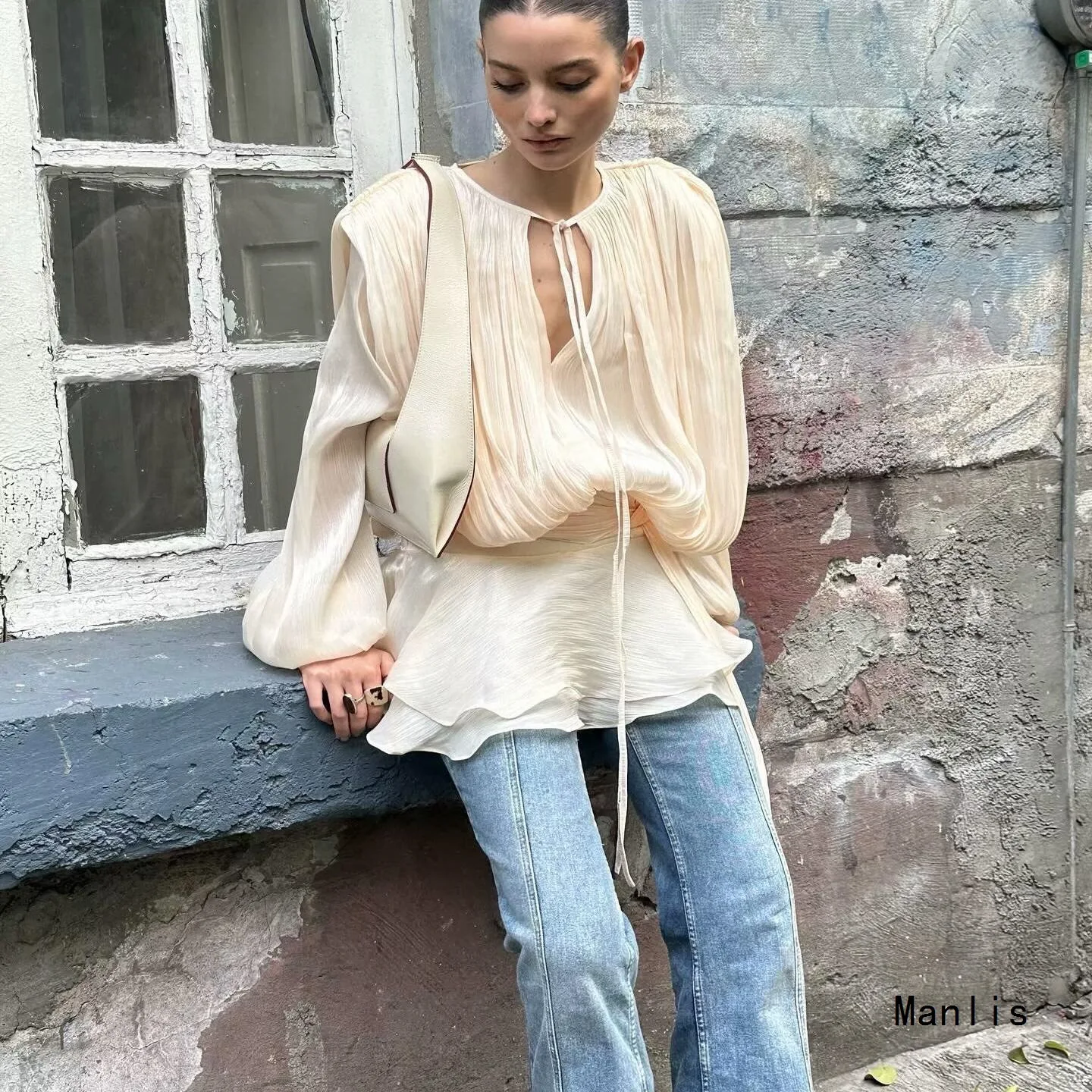 Doorschijnende mesh-jurk met klokmouwen en ingebouwde shorts Lente zwierige korte jurk Boheemse jurk met strikband Hoog-laag zoom 2025, zomer