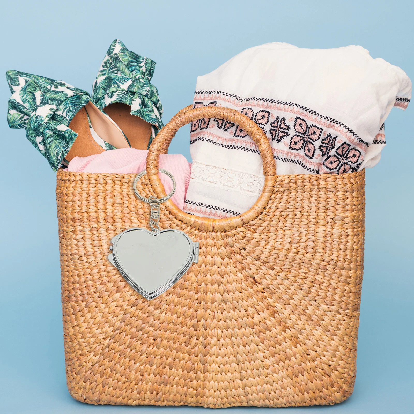 Porte-clés miroir en forme de cœur Compact, pliable, Double face, pour maquillage, Portable, Mini porte-clés en métal, pendentif, conception à Surface lisse, 4 pièces