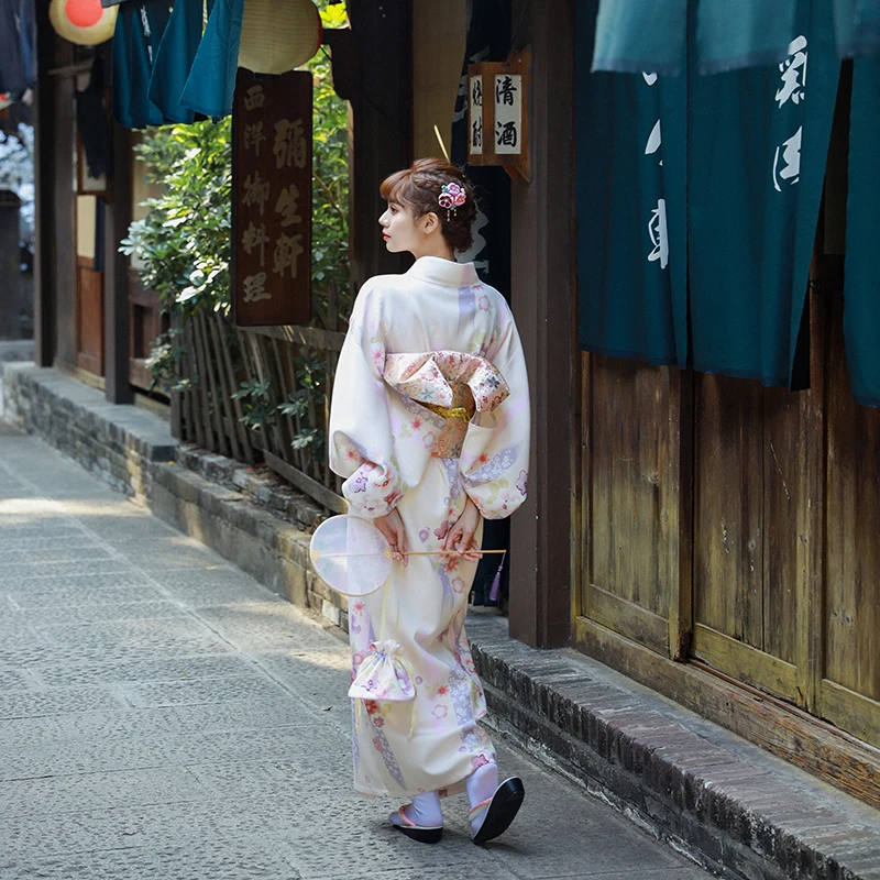 Japanese modified kimono cherry blossom fresh light beige Japanese kimono formal wear women's modified kimono yukata