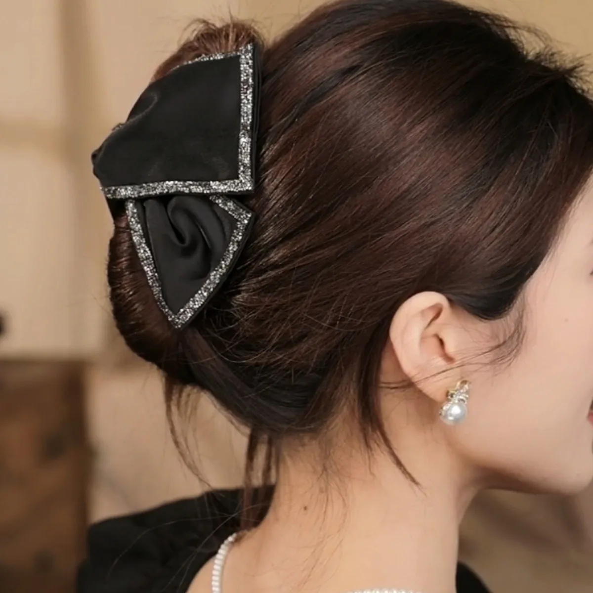 

Niche Luxurious Imitation Pearl Multifunctional Grip Clip Triangular Edge Grip Clip Party Day Wear Fashionable Elegant Headwear