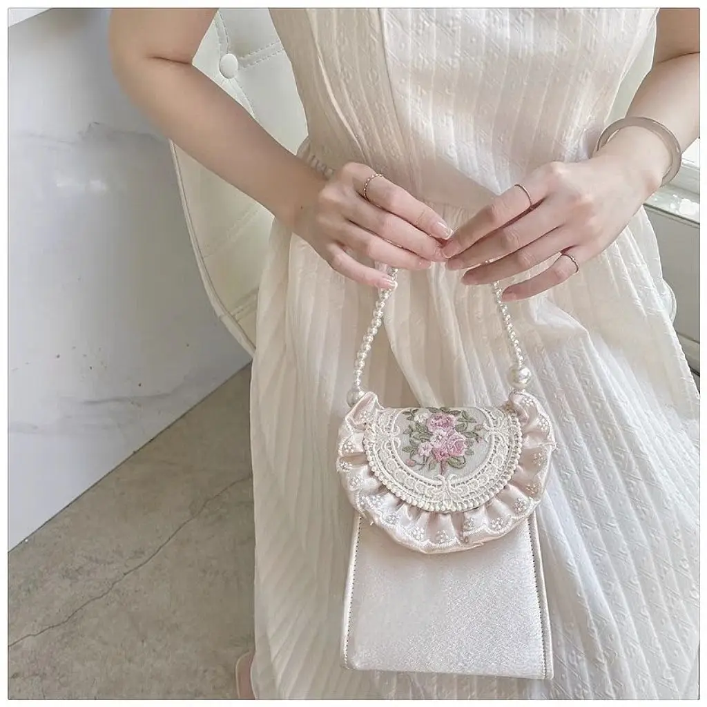 Vintage Fashion Lace Edge Embroidered Satin Printing Bag With Fairy And Gentle Versatile Female Pearl Handheld Mobile Phone Bag