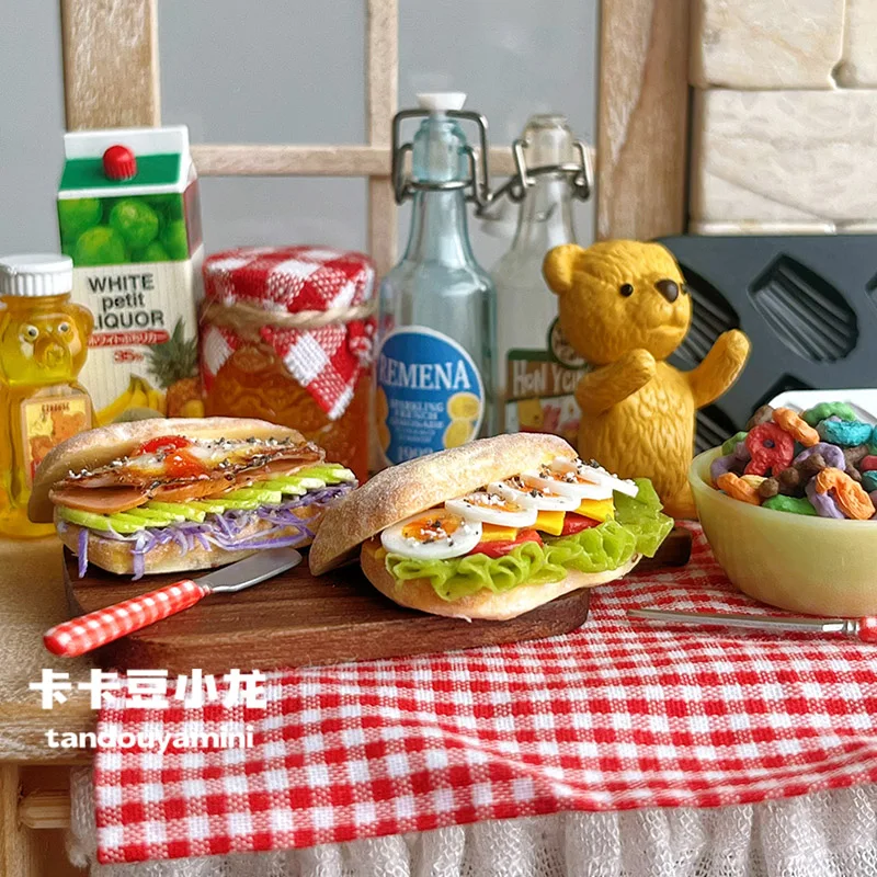

1:6 and 1:8 Mini Model Doll House Furniture Accessories Bread Burger Sandwich Bjd Blyth Soldier Lol kitchen Scene Prop Miniature