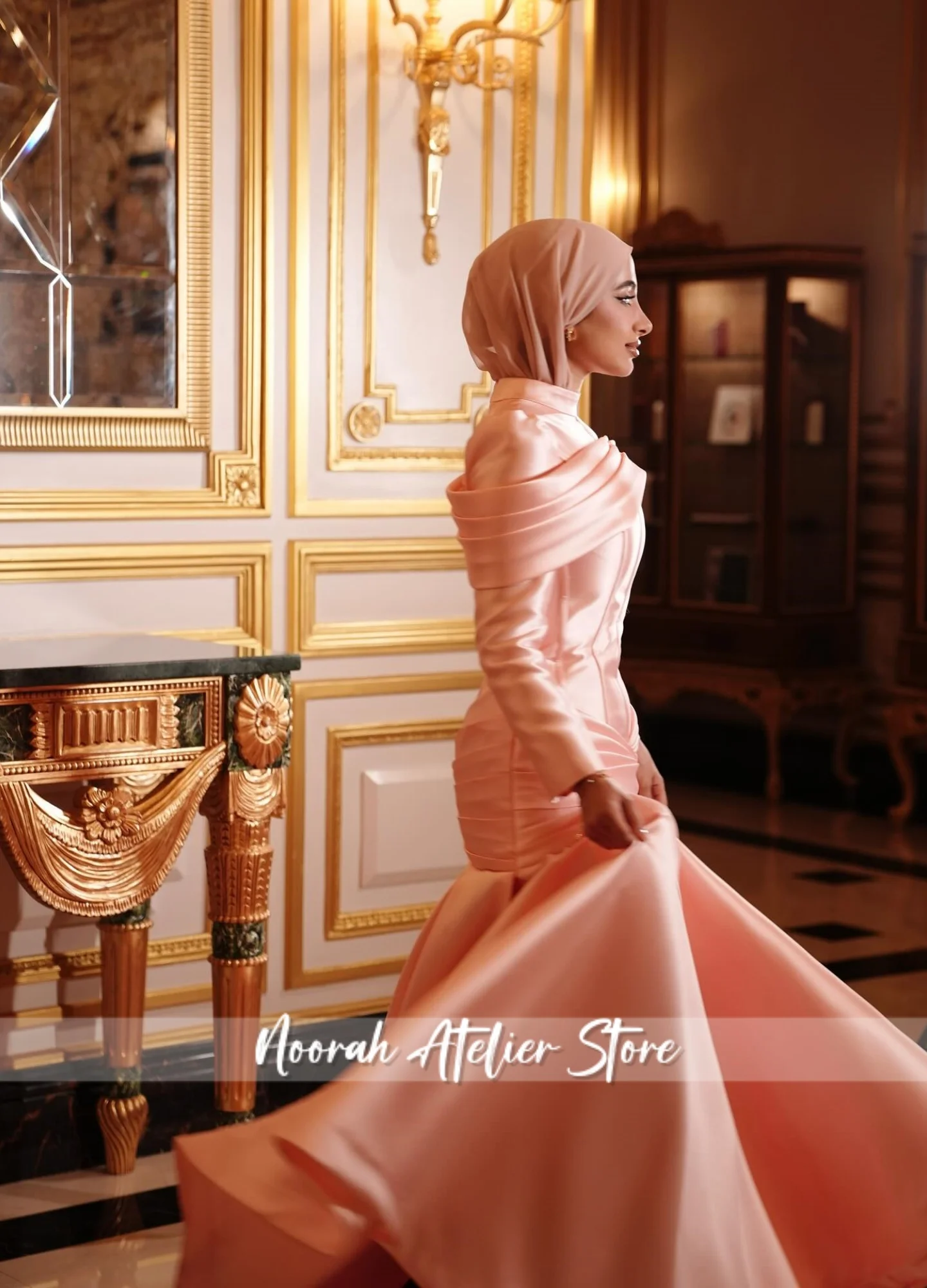 2025年ドバイ クレープ セレブリティドレス プロムガウン ベスティドス カスタマイズ 新しいスイートピンク ホルターフラワー ラグジュアリー レディースイブニングドレス