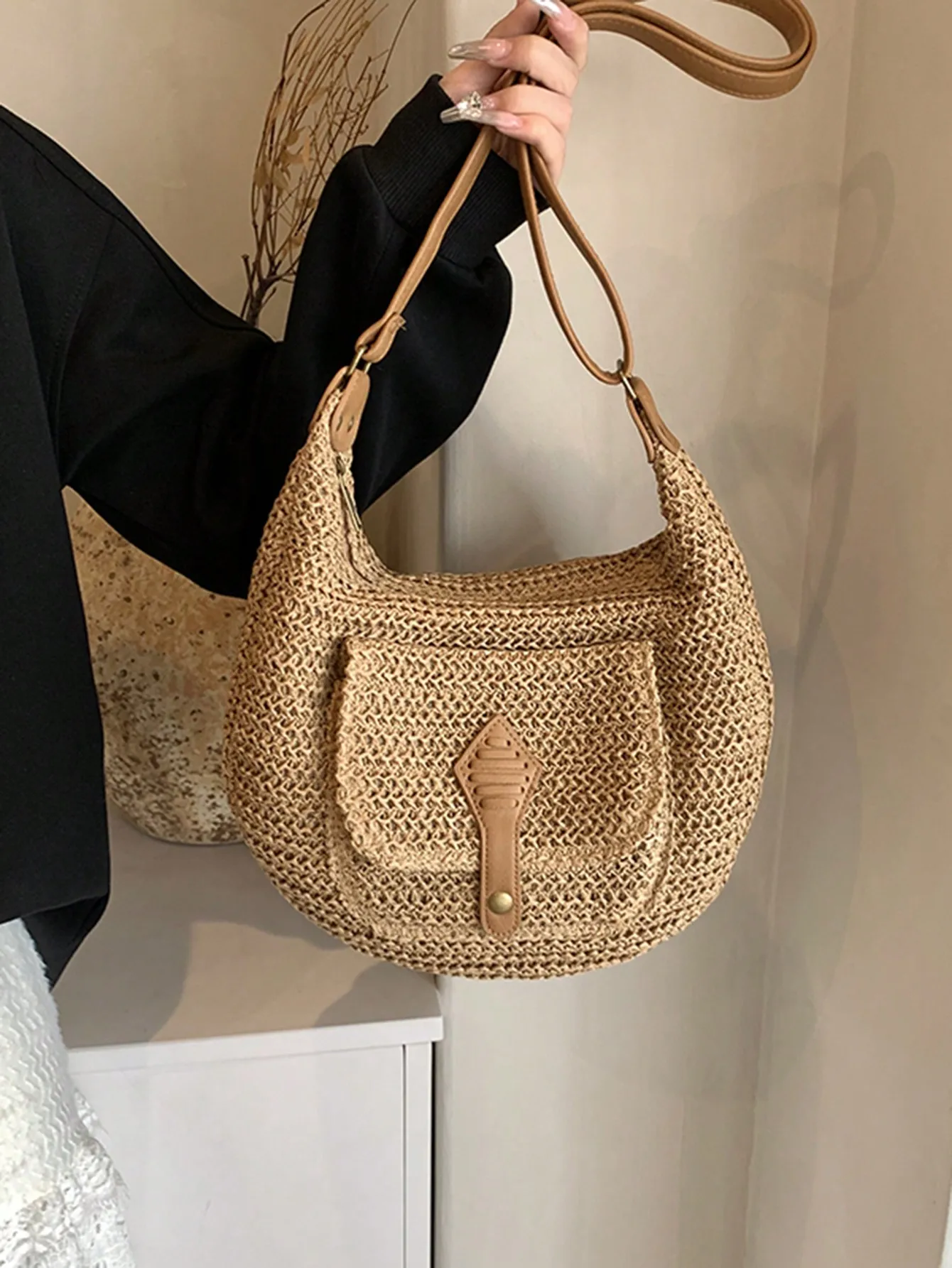 

Women's New Fashion Woven Shoulder/Crossbody Bag - Straw, Eye-Catching Summer Beach Essential for Travel & Vacation