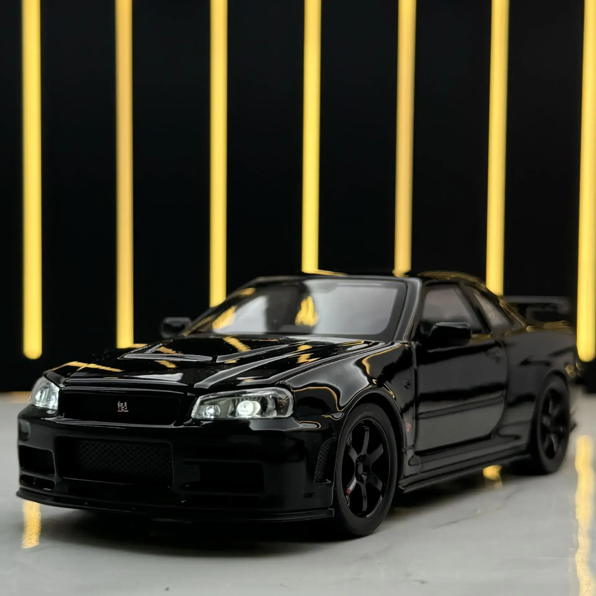 1:32 Nissan Skyline GTR R34 Alloy Scale Model Car Diecast Metal Vehicle Sound＆Light Collectible Children Toy Gifts A946