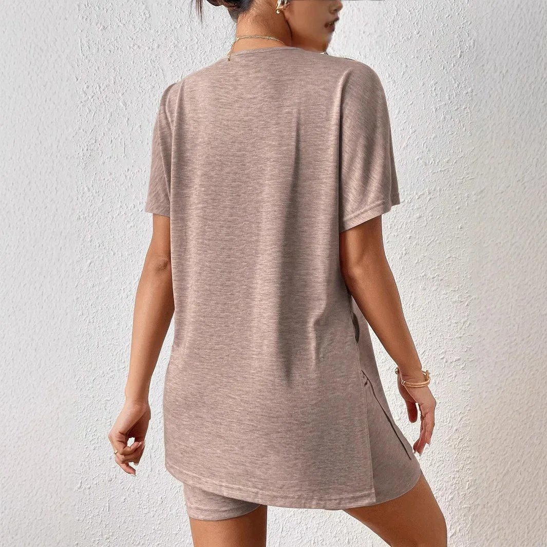 

Летний повседневный женский удобный комплект из двух предметов, футболка с круглым вырезом и разрезом с рукавами «летучая мышь» и узкие шорты