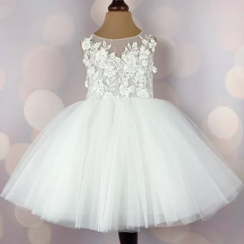 ホワイトフラワーガールドレス 結婚式用 初聖体ドレス カスタマイズされた ノースリーブ 3D 花柄 リボン付き フロアレングス 女の子の誕生日