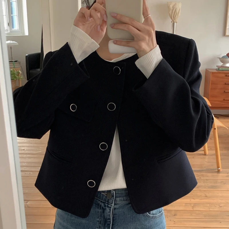 معطف أنيق للخريف قصير غير رسمي فضفاض بلون واحد بأكمام طويلة وياقة دائرية وزر واحد متعدد الاستخدامات ذو طراز أساسي للشابات