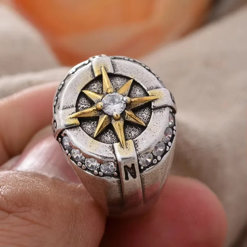 Jianjie Light Luxury Men's Creative Compass Design Two Tone Rings Middle Brilliant Zircon Domineering Accessories Fashion