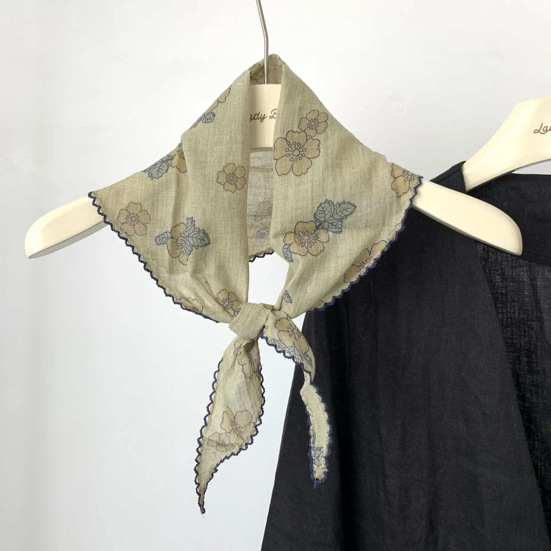 

VREOVOR Retro National Style Flower Triangle Scarf Female Summer Thin Hanfu Ancient Decoration Silk Versatile Small Shawl