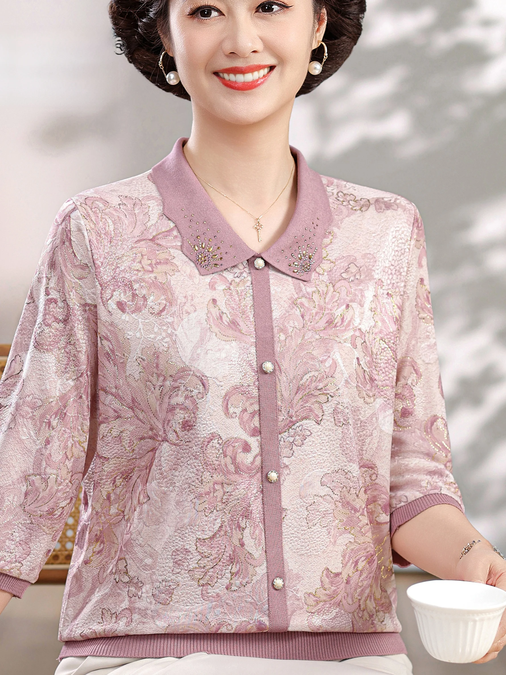 

Модный тонкий трикотажный топ с вышивкой и отложным воротником для женщин среднего и старшего возраста