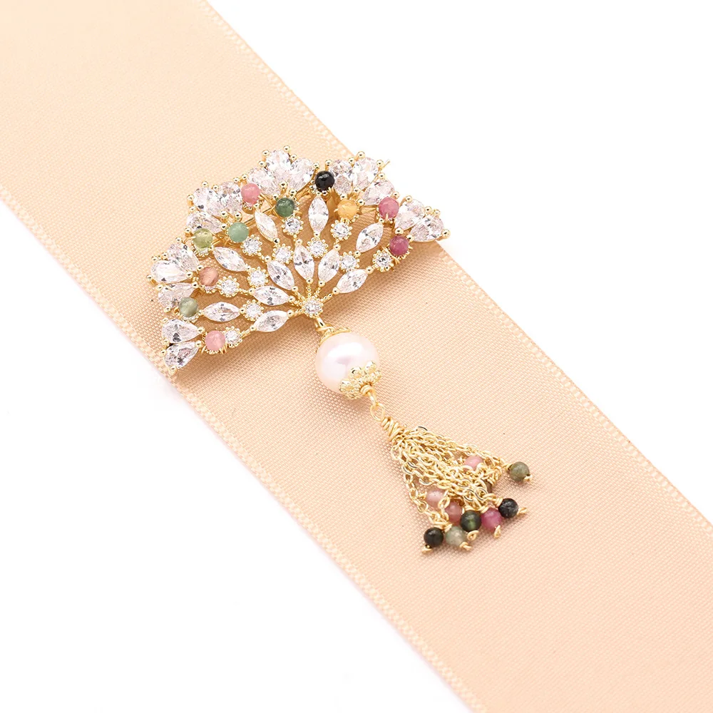 Vintage Niche Chinese Style High-end Fan-shaped Women Brooch Elegant Temperament and Tassel Natural Pearl Accessory Pin