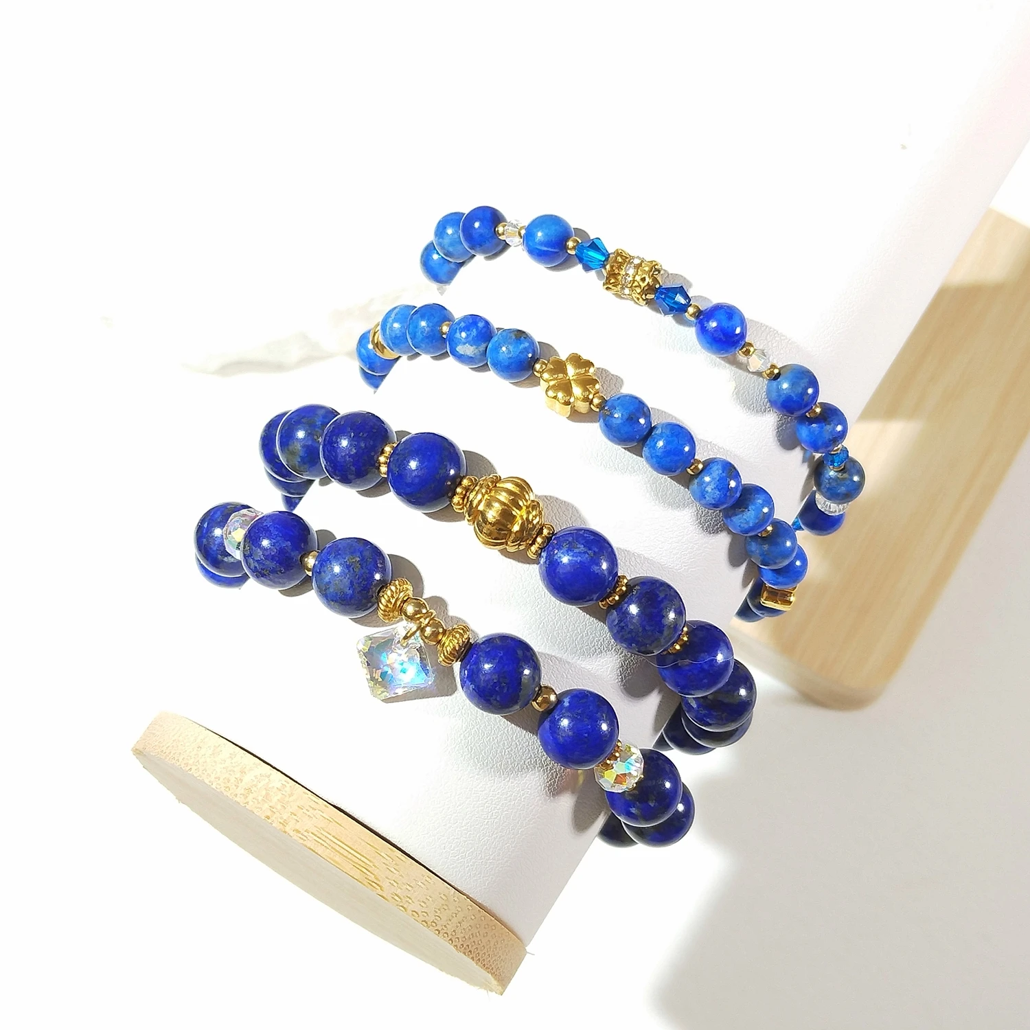 

Браслет Lii Ji из натурального камня лазурита 6/8 мм с кристаллами и эластичной вставкой из нержавеющей стали