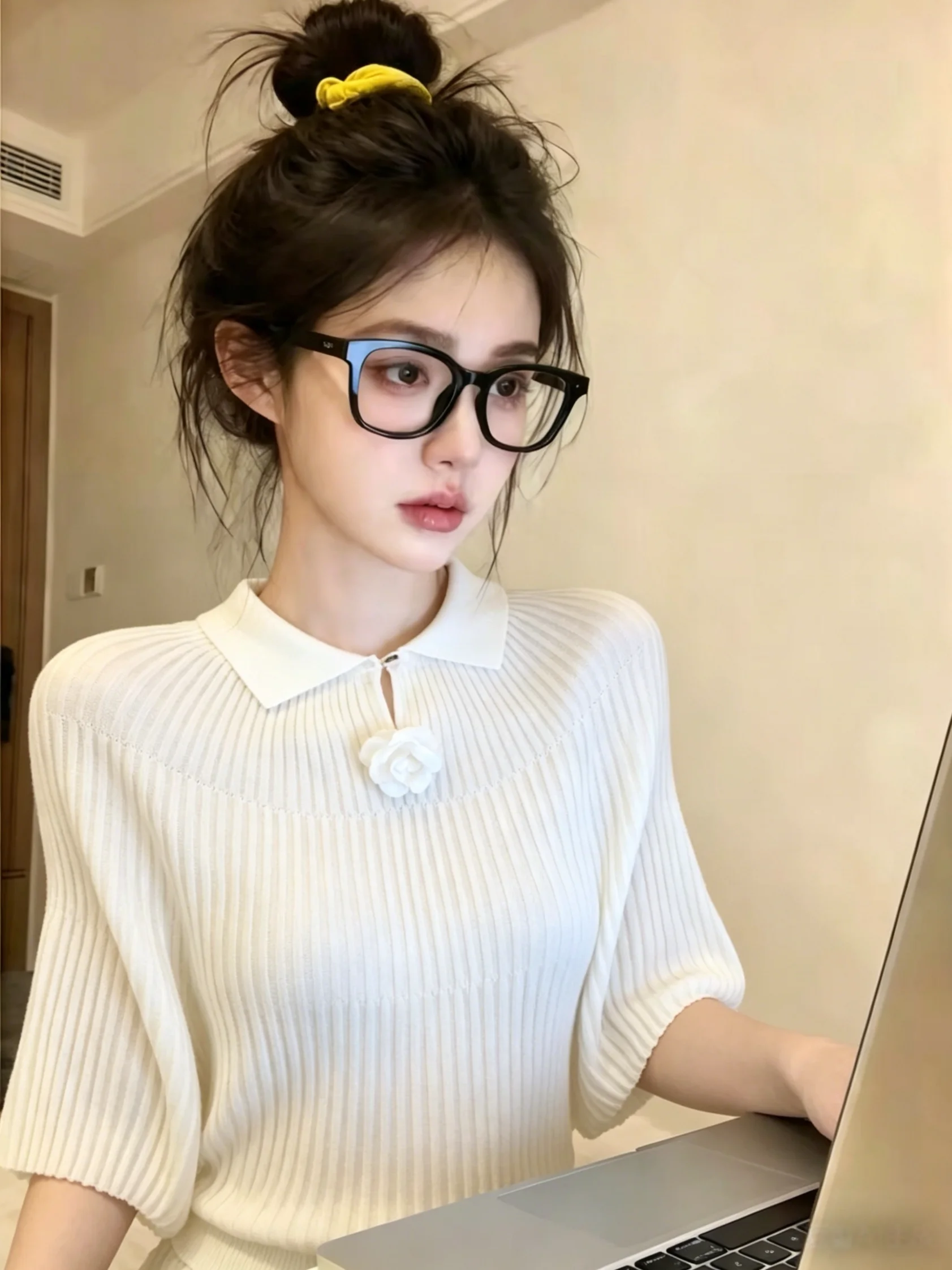 

Slimming Floral Neck Knitwear Batwing Sleeve Summer Style Women's Fashion Korean Straight Cut Short Sleeve Silk Top