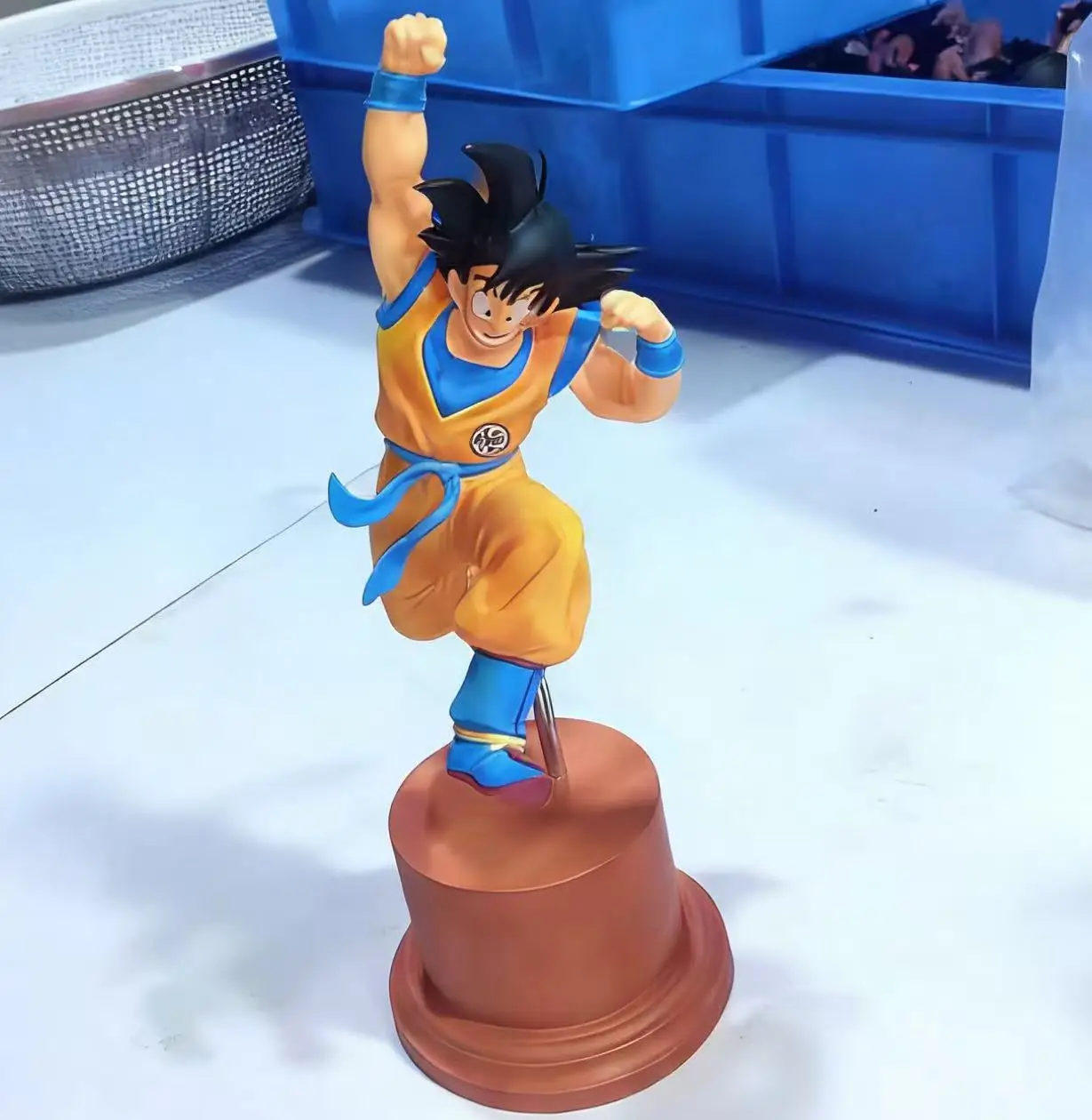 

25CM Dragon Ball Son Goku Jumping Pose Action Figure Anime Collectible Statue Desk Chassis Decor Ornament Boys Gift For Anime