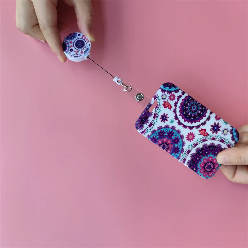 Portatarjetas con hebilla de carrete retráctil de Mandala para mujer, Clip de insignia de negocios, tarjeteros para niñas, médicos, enfermeras, colgar Credencial