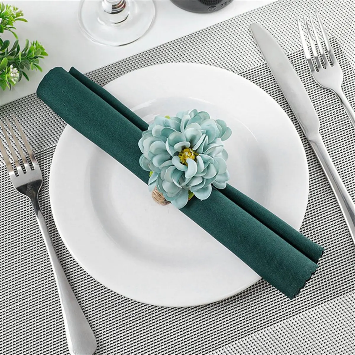 MALL Pearl Napkin Rings , Rustic Rose Napkin Rings Flower Dinner Napkin Holder for Table Decoration Champagne