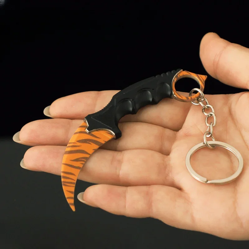 9cm CSGO Weapon Game Mini Claw Knife Tiger Tooth Peripherals Metal Sword Model Keychain Pendant Action Figure Birthday Gift Toys