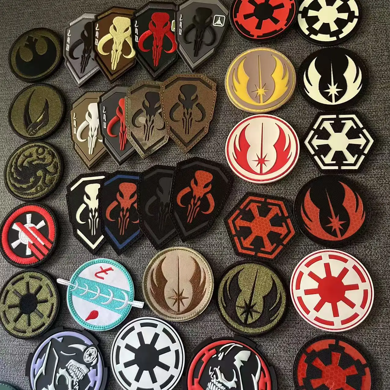 كوكب جيدي طلب ماندالور باونتي هنتر بوبا فيت شعار شارة مطرزة مع رقع هوك وحلقة للملابس #1