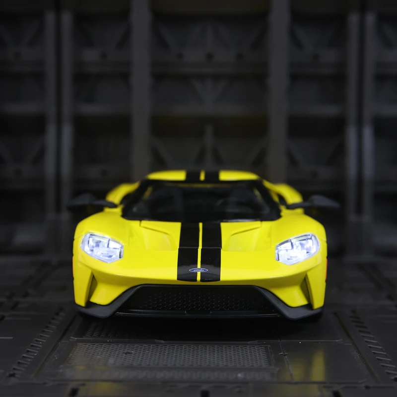 1: 24 simulação modelo de supercarro de liga Ford GT, portas e capô do motor, porta-malas pode ser aberto, absorção de choque de direção