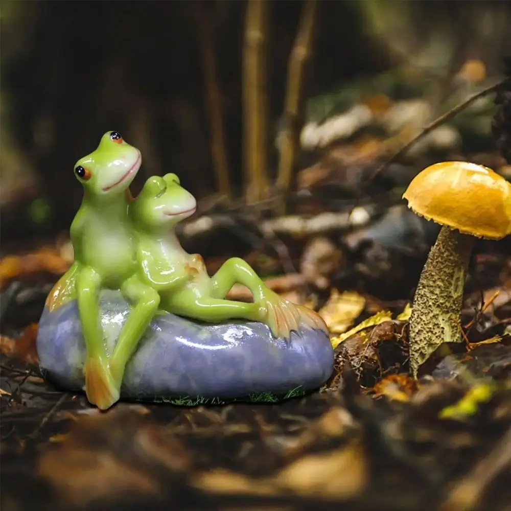 Fashion Resin Crafts Frog Statue Sitting Frog Realistic Frog Sculpture Garden Decoration Cartoon Frog Figurine